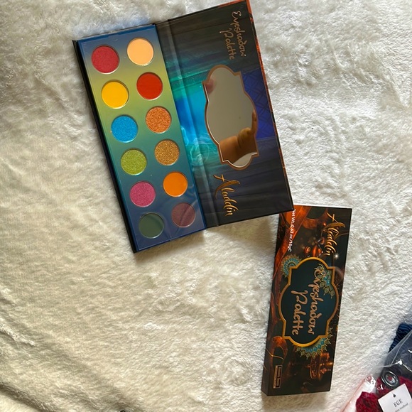 Eye shadow - Picture 1 of 1